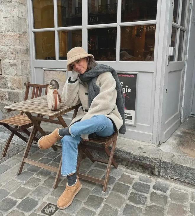 ”才是今年最流行的穿搭时髦又好看！千亿球友会平台登录“牛仔裤＋这双鞋(图12)