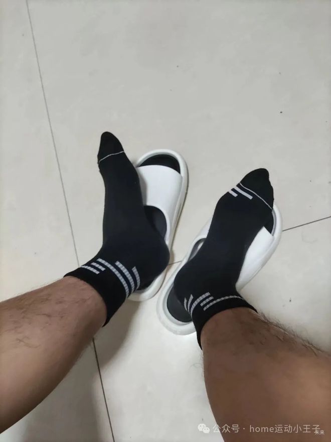 化武器”：臭脚与臭鞋的秘密联盟球友会体育网站体育生的 “生(图3)