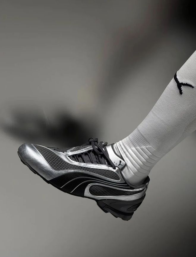 4双sneakers值得一冲！当「液态银」成春夏潮人招牌色这(图9)