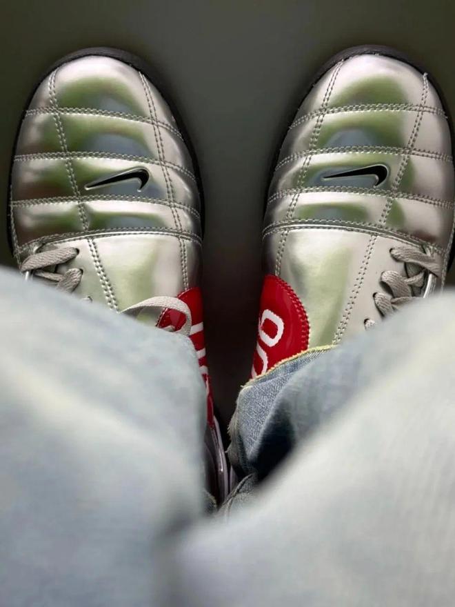 4双sneakers值得一冲！当「液态银」成春夏潮人招牌色这(图13)