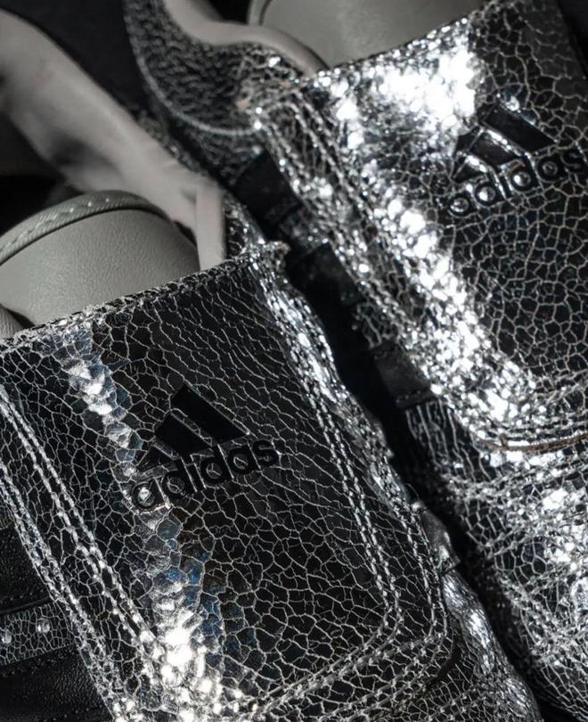 4双sneakers值得一冲！当「液态银」成春夏潮人招牌色这(图14)
